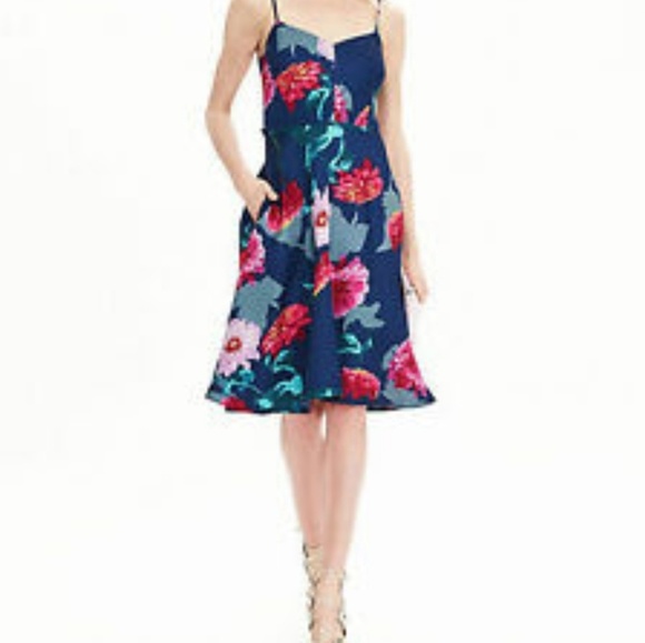 Banana Republic Dresses & Skirts - BANANA REPUBLIC DRESS - floral strappy poppy pink